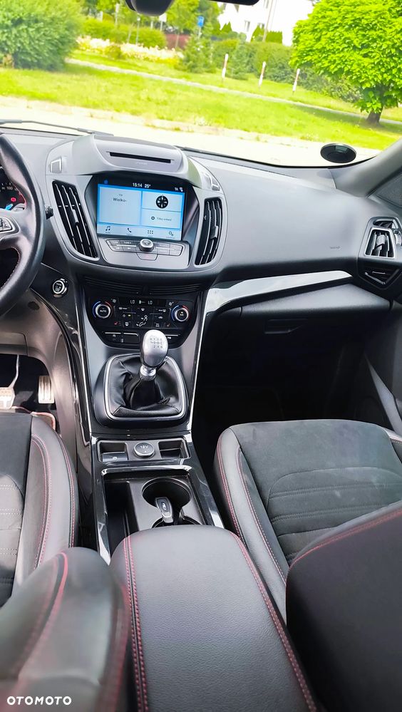 Ford Kuga 1.5 EcoBoost 2x4 ST-Line - 19