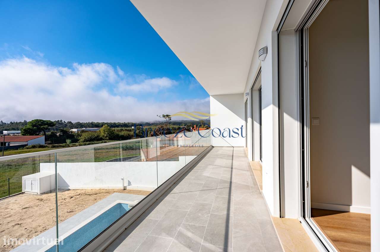 Moradia T4 Moderna com Piscina Privada poucos passos da Baía - Grande imagem: 4/27