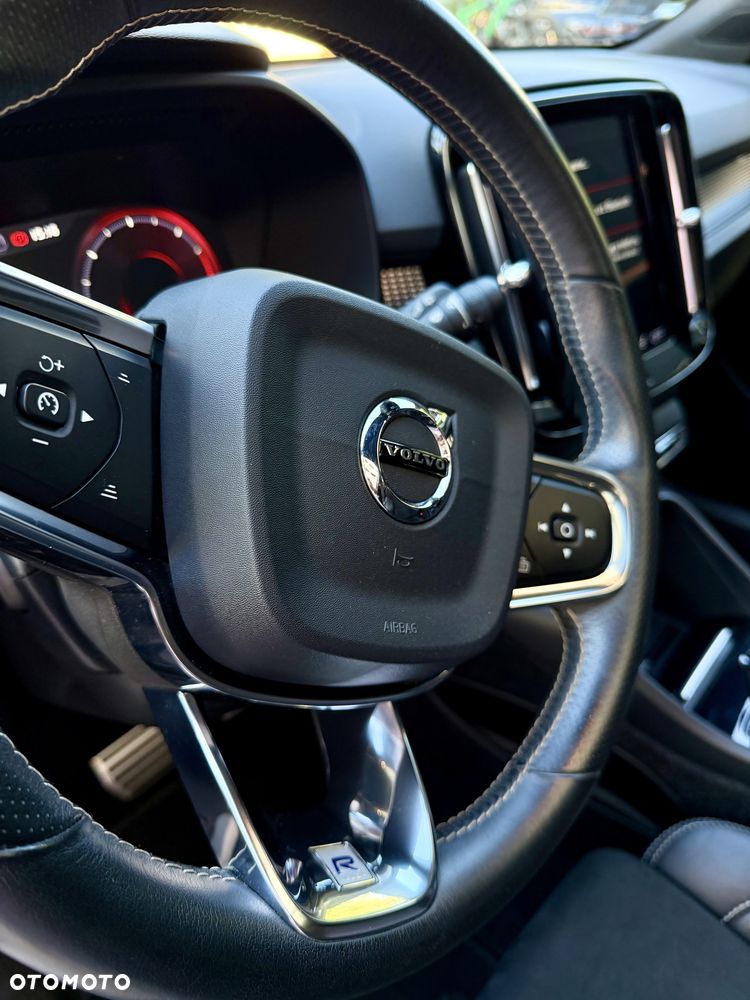 Volvo XC 40 D4 AWD R-Design - 8
