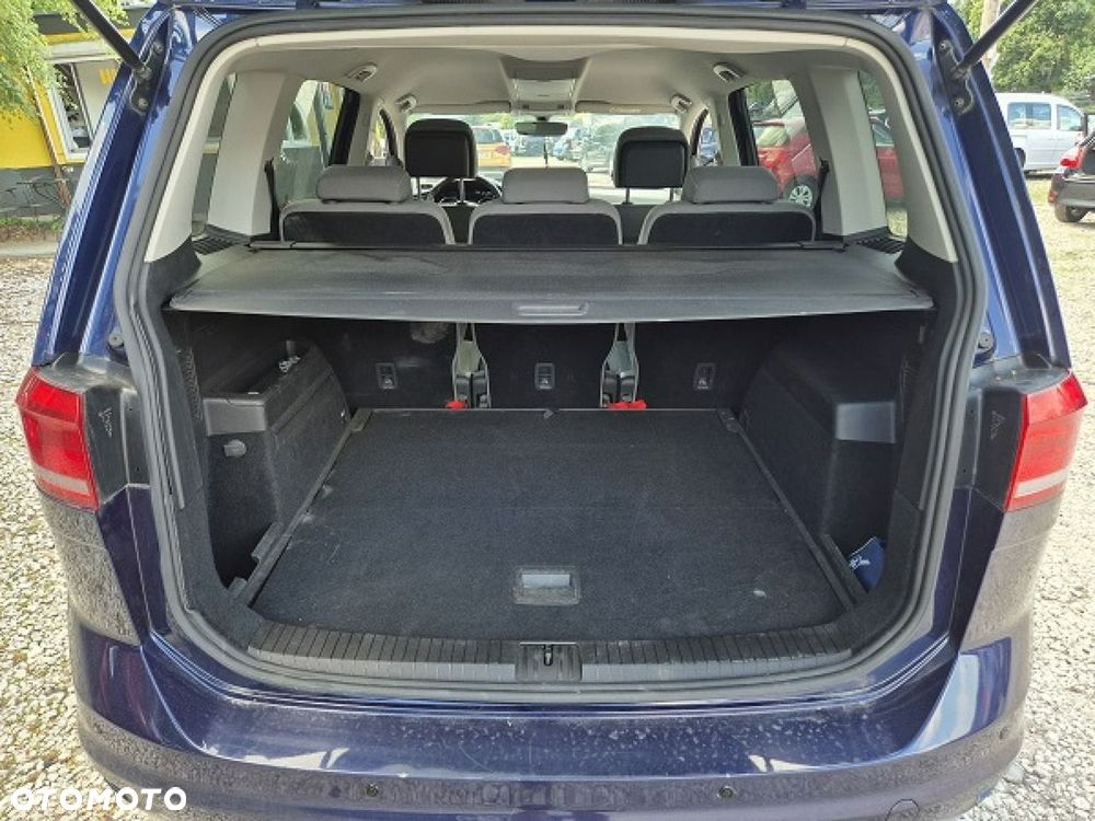 Volkswagen Touran - 19