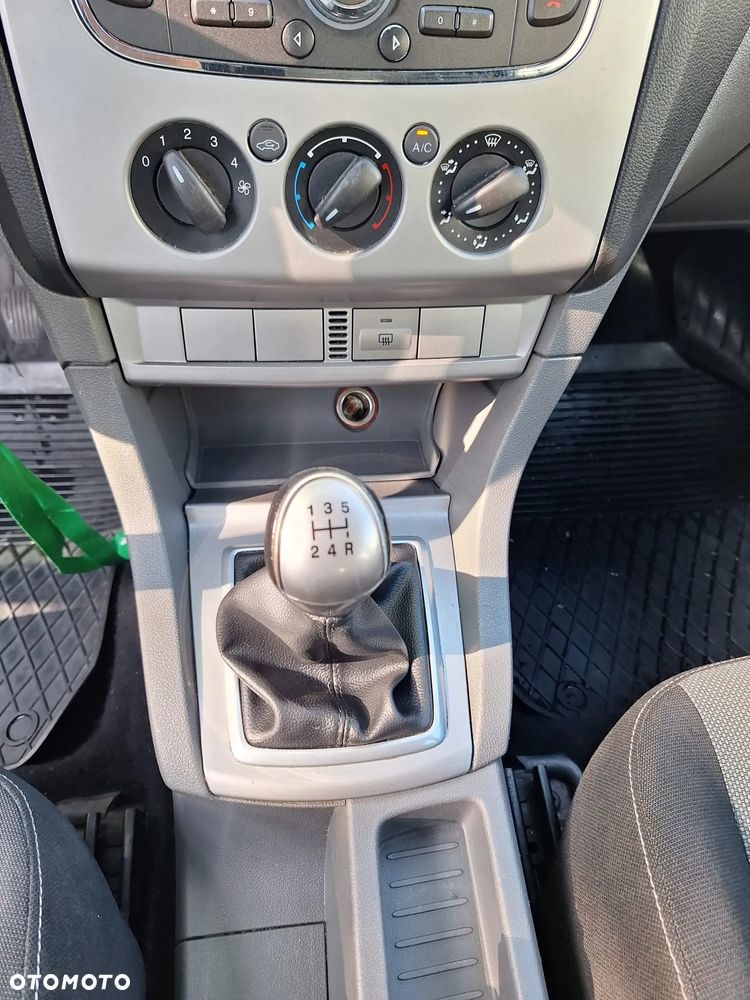 Ford Focus 1.8 Style - 28