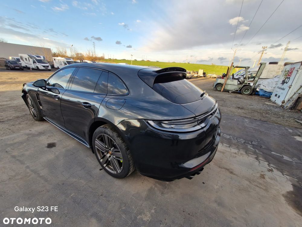 Porsche Panamera 4 E-Hybrid 10 Years Edition - 3