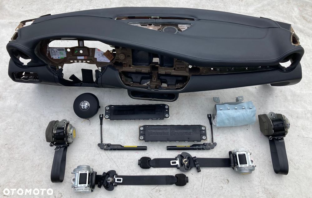 ALFA ROMEO GIULIA STELVIO TONALE DESKA KONSOLA KOKPIT PULPIT PÓŁKA PARAPET PODUSZKI POWIETRZNE KIEROWCY PASAZERA KOLANOWE KOLAN KOLANOWA PODUSZKA POWIETRZNA AIRBAG SRS AIR BAG PASY PAS naprawa SKÓRA USA KANADA CANADA DASHBOARD LEATHER  REPAIR - 1