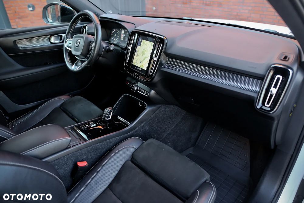 Volvo XC 40 D4 AWD Geartronic R-Design - 23