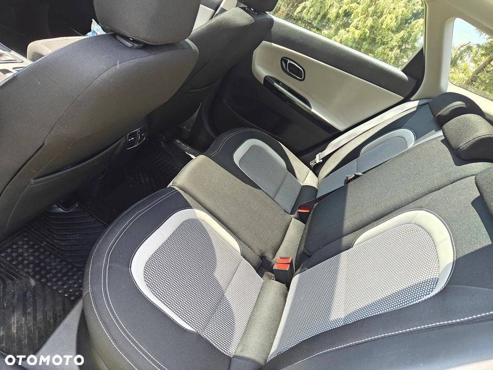 Ford Galaxy 1.8 TDCi Ambiente - 11