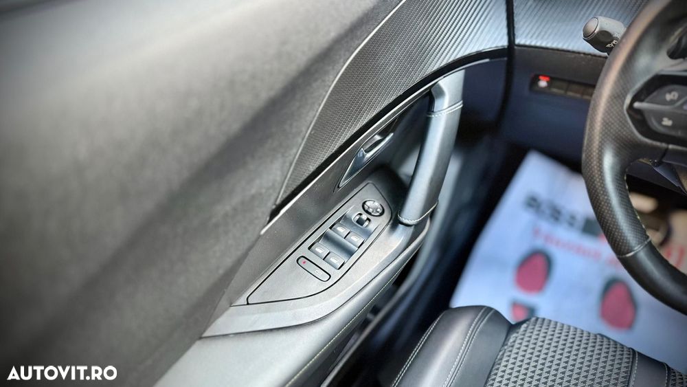 Peugeot 2008 - 8