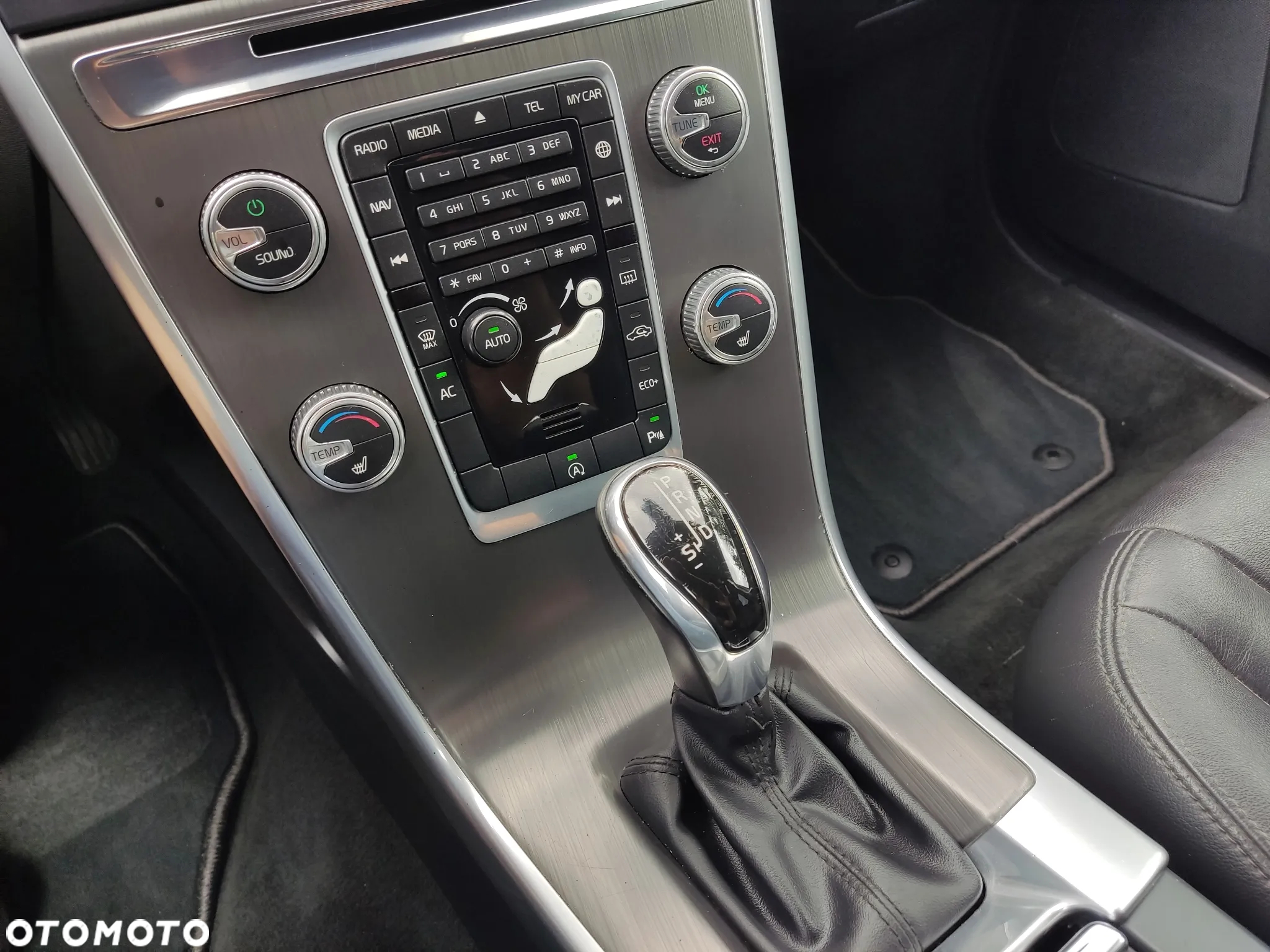 Volvo XC 60 D3 Drive-E Momentum - 25