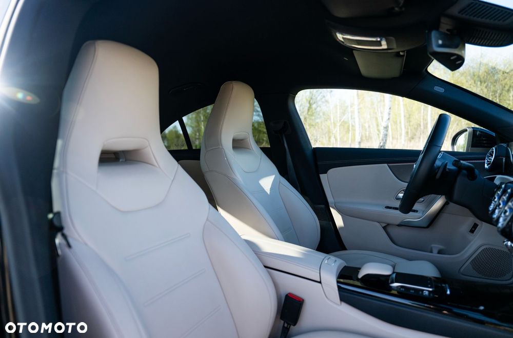 Mercedes-Benz CLA - 32