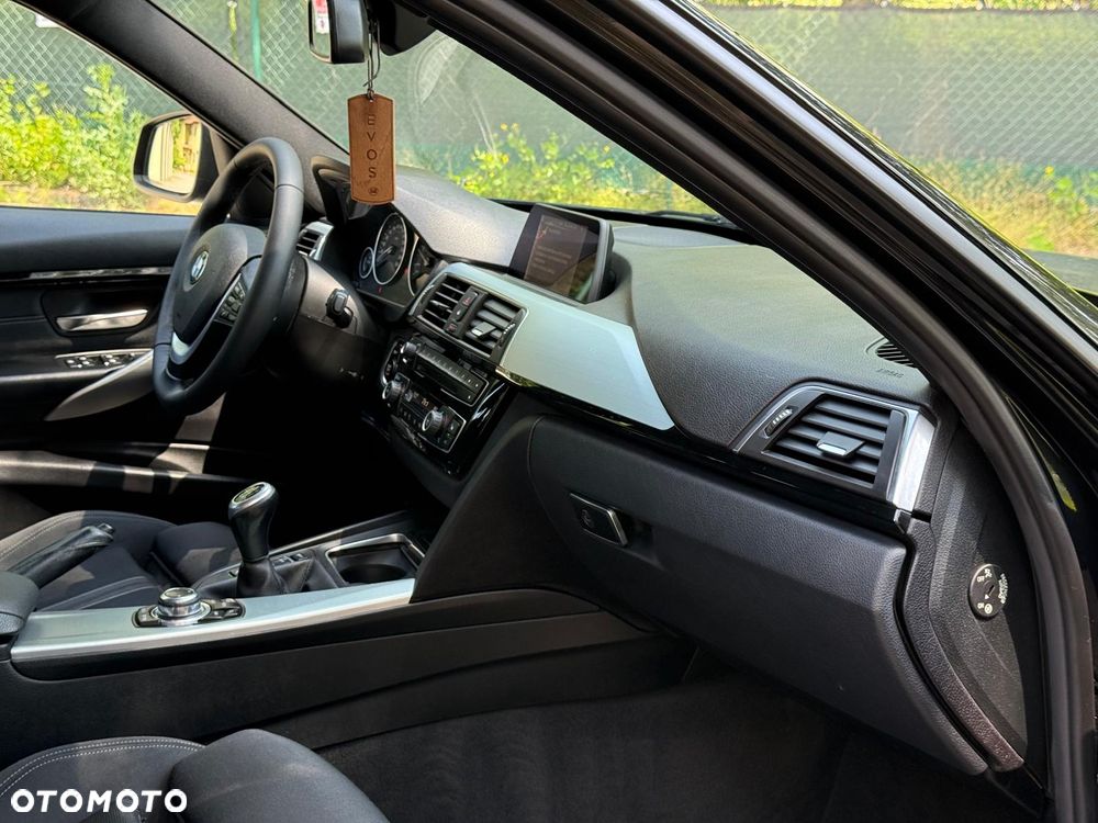 BMW Seria 3 318d Sport Line - 16