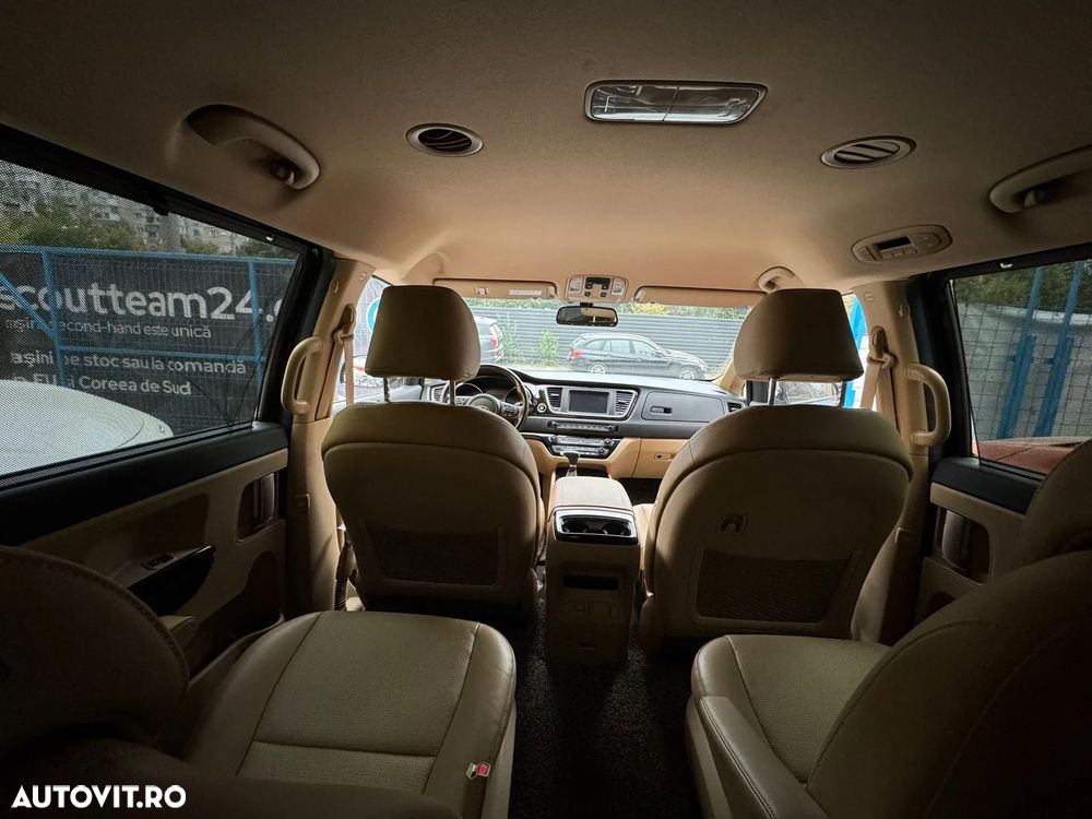 Kia Carnival - 10