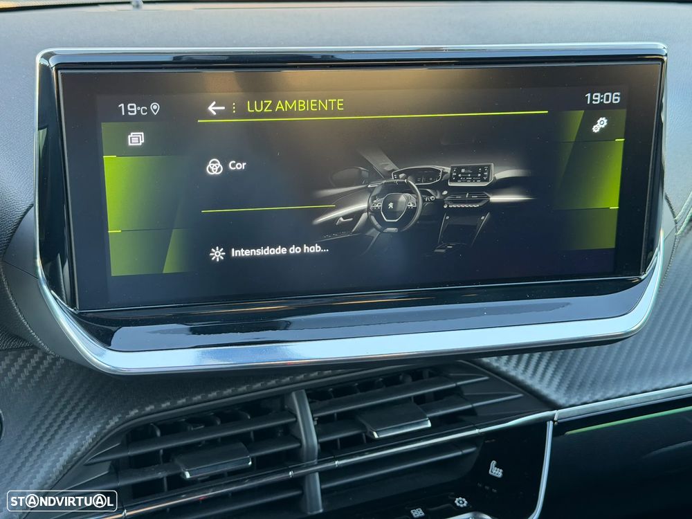 Peugeot 2008 PureTech 130 EAT8 GT - 21