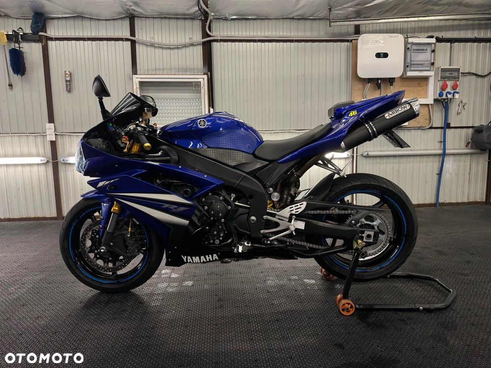 Yamaha R1 - 6