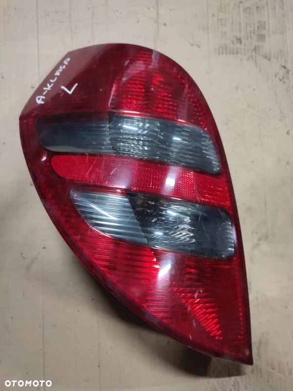 Mercedes A-klasa W169 lampa lewa tył tylna