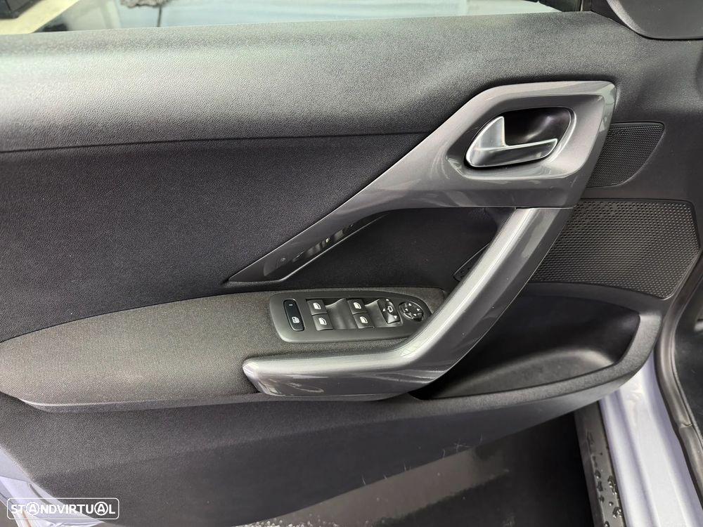 Peugeot 2008 1.2 PureTech Style - 7