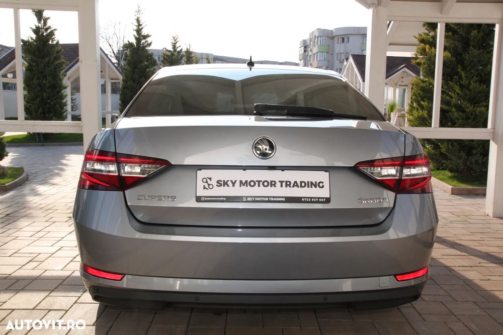 Skoda Superb 2.0 TDI DSG Sportline - 29