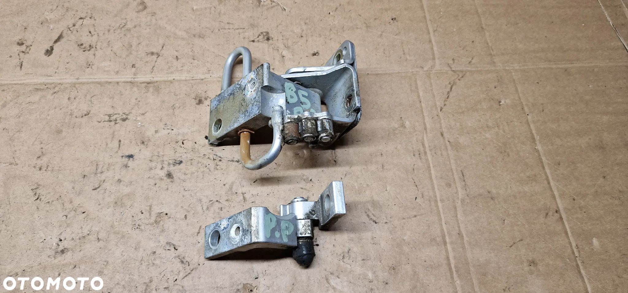 Zawias zawiasy drzwi prawy przód para VW Passat B5 FL 4B0831412B - 1