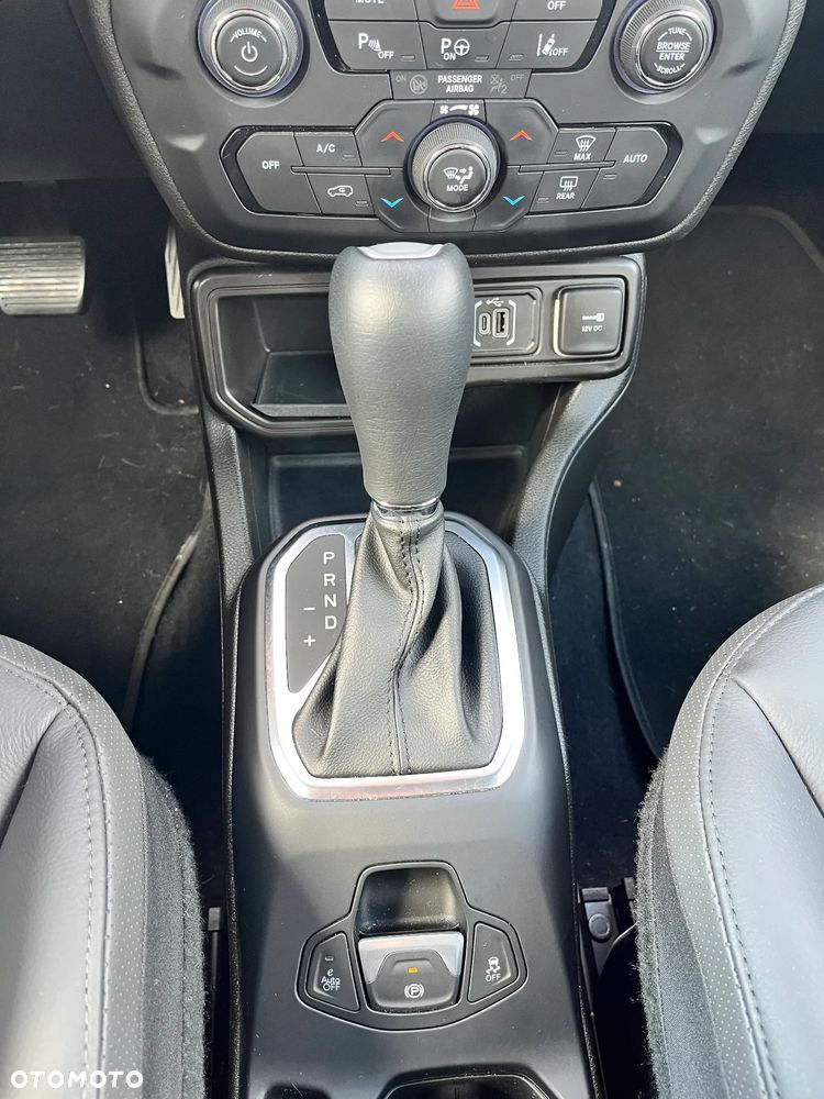 Jeep Renegade 1.5 T4 mHEV Altitude FWD S&S DCT - 12
