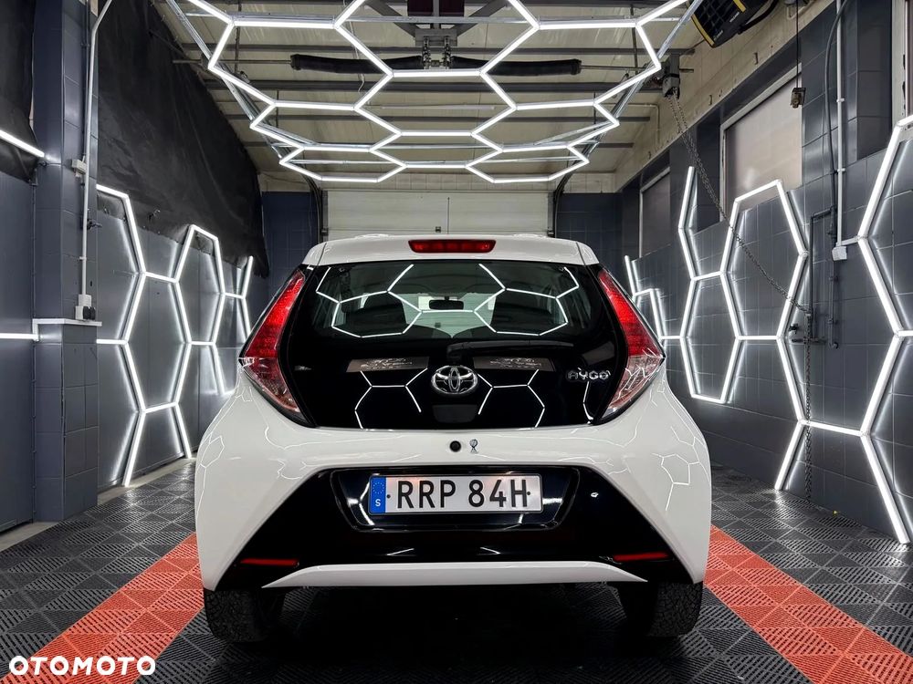 Toyota Aygo x-play touch - 8