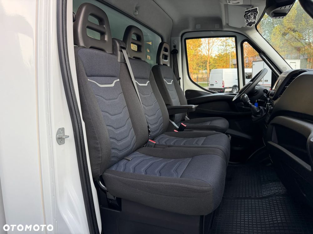 Iveco 72C18 Kontener + Winda BAR 1T / Kontener 5.35m x 2.24m x 2.3m / Bogate wyposażenie / UDT do 05.2028 / Salon PL / Zadbany od 1wł / Rozstaw osi 4.75m / FV23% - 29