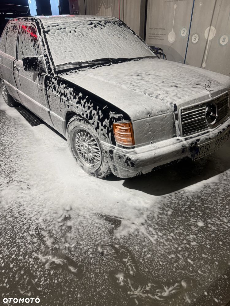 Mercedes-Benz W201 (190) - 3