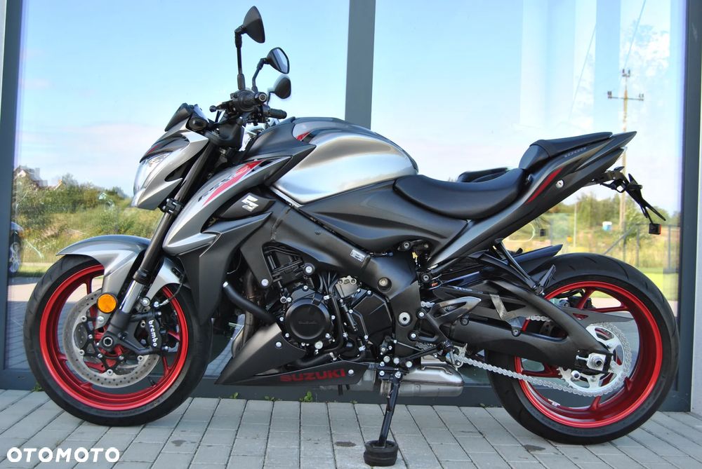 Suzuki GSX - 3