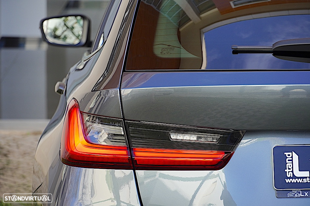 BMW 330 e Touring Auto - 15