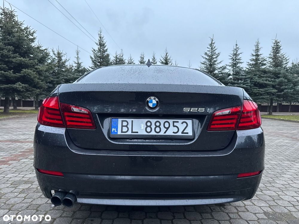 BMW Seria 5 528i - 12