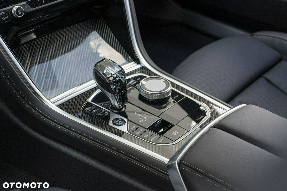 BMW Seria 8 - 19