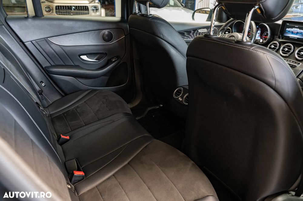 Mercedes-Benz GLC 250 4MATIC 9G-TRONIC AMG Line - 11