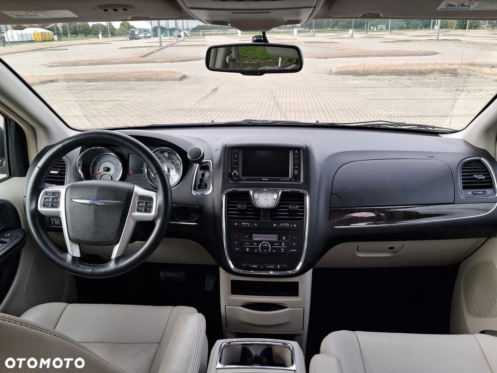 Chrysler Town & Country 3.6 Touring - 28