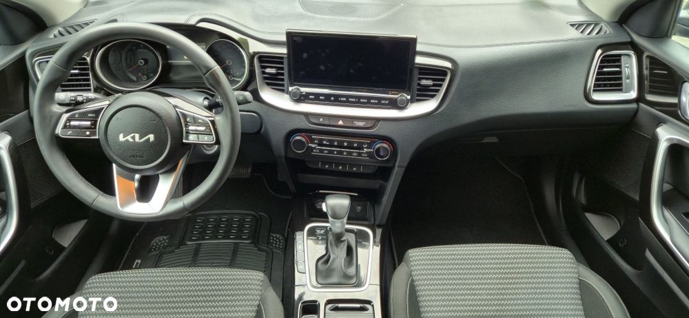 Kia Ceed - 8