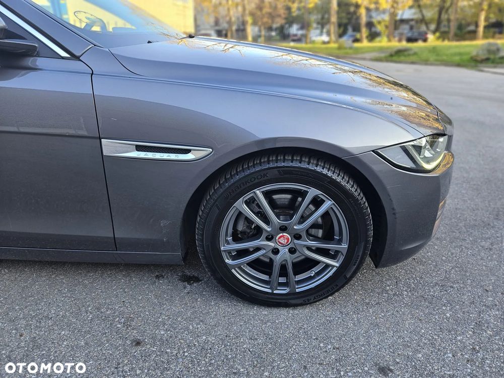 Jaguar XE 2.0 D Prestige - 12