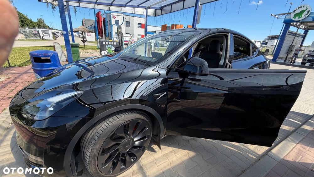 Tesla Model Y Performance AWD - 28