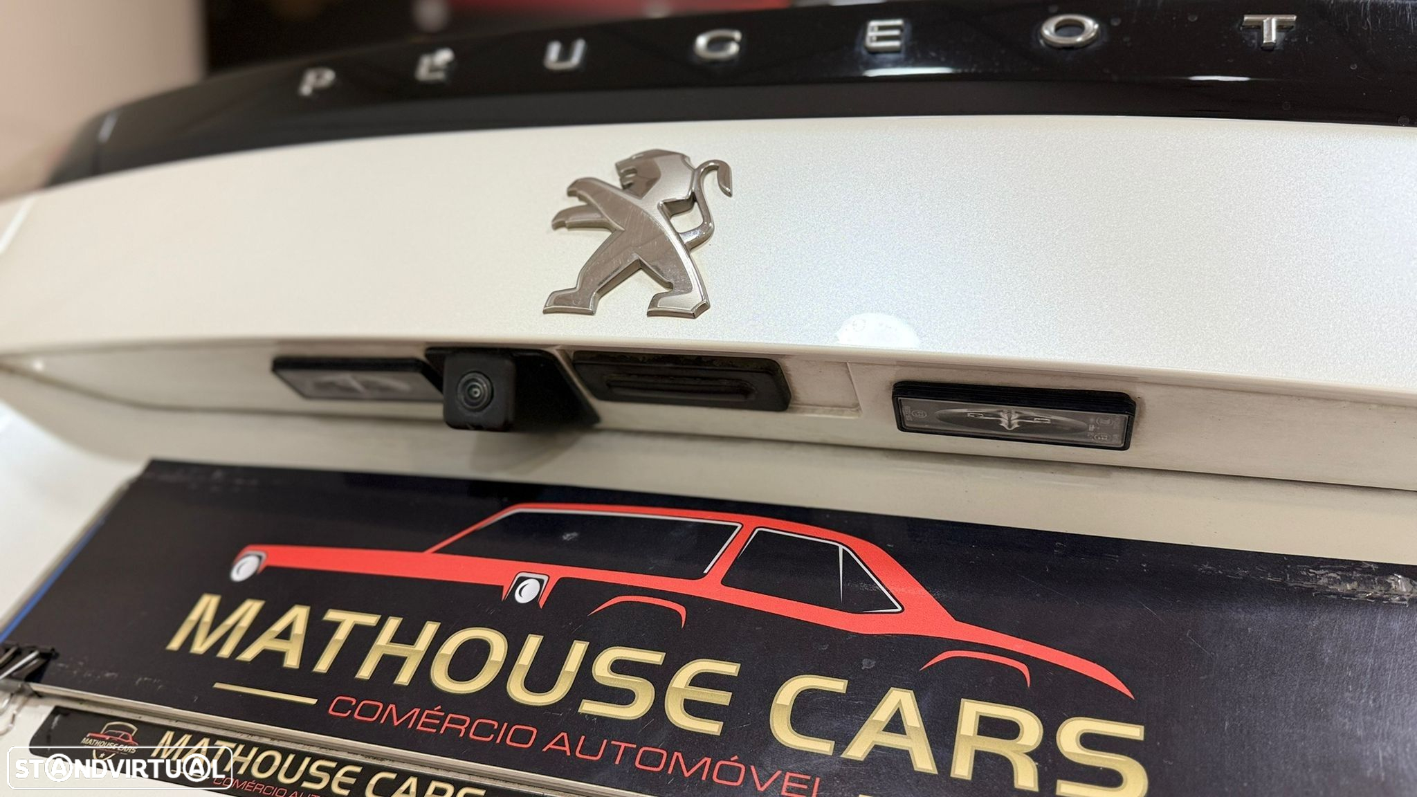 Peugeot 2008 1.2 PureTech Allure EAT8 - 13