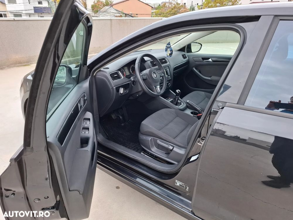Volkswagen Jetta 1.6 TDI Blue Motion Technology Comfortline - 18