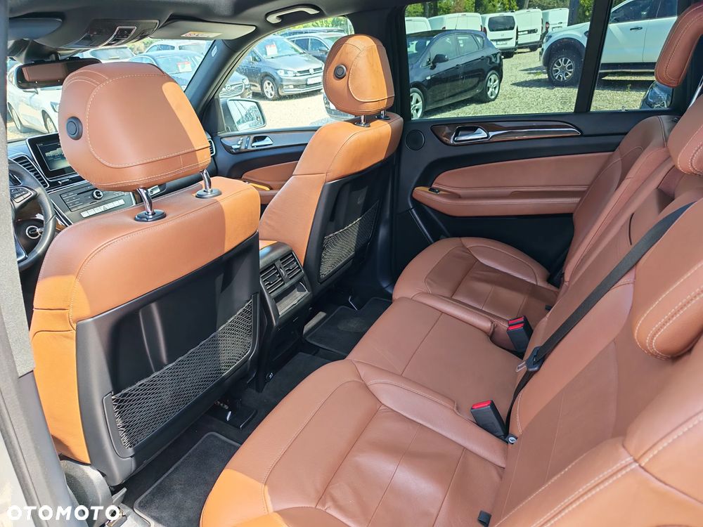 Mercedes-Benz GLS - 26