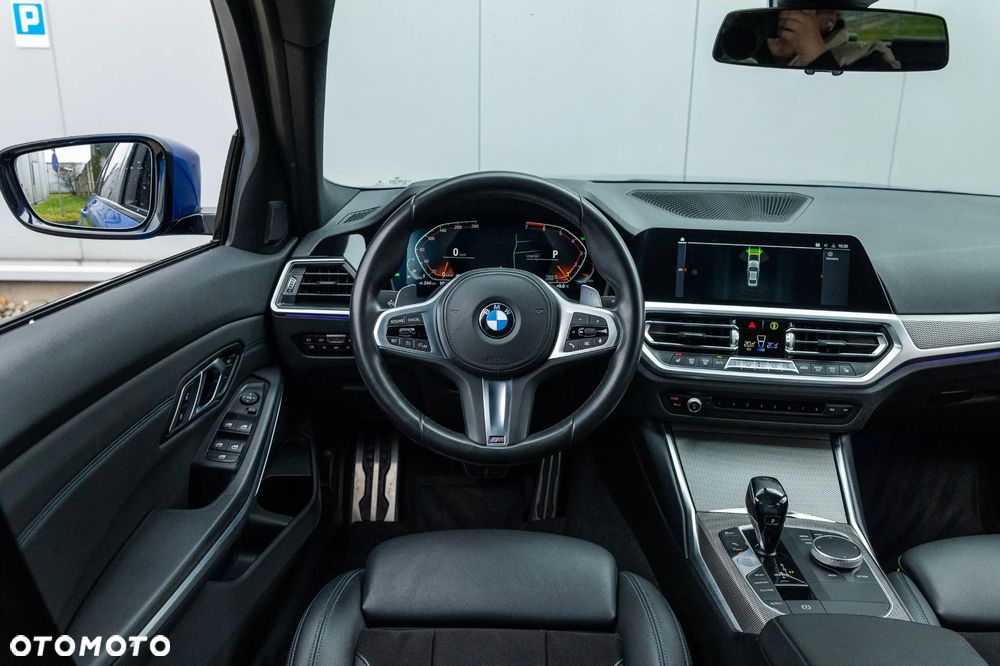 BMW Seria 3 330i xDrive M Sport - 22