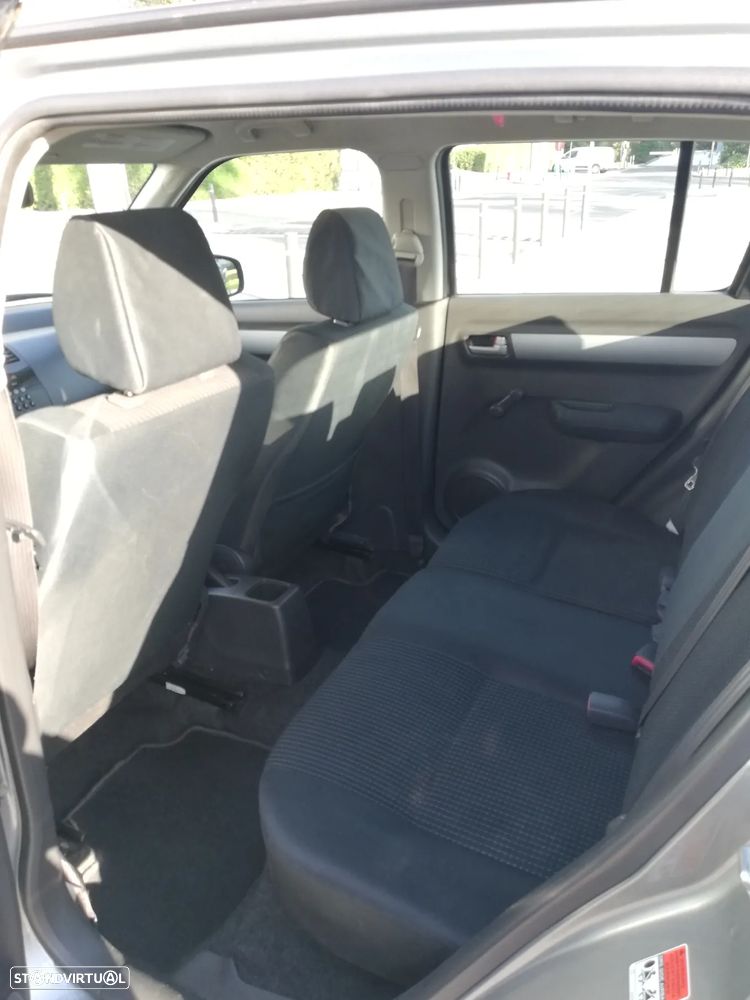 Suzuki Swift 1.3 16V GA - 9