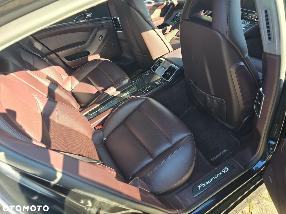 Porsche Panamera 4S - 8