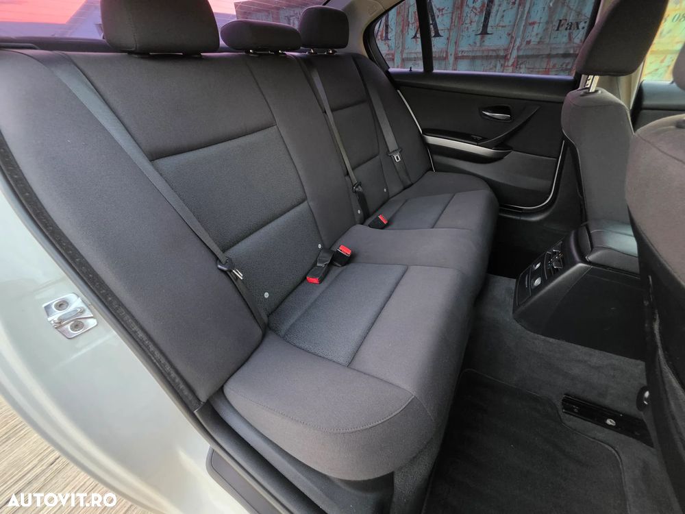 BMW Seria 3 318d DPF Edition Exclusive - 26