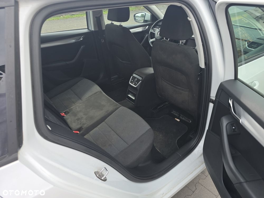 Skoda Octavia 1.6 TDI DPF Ambition - 9