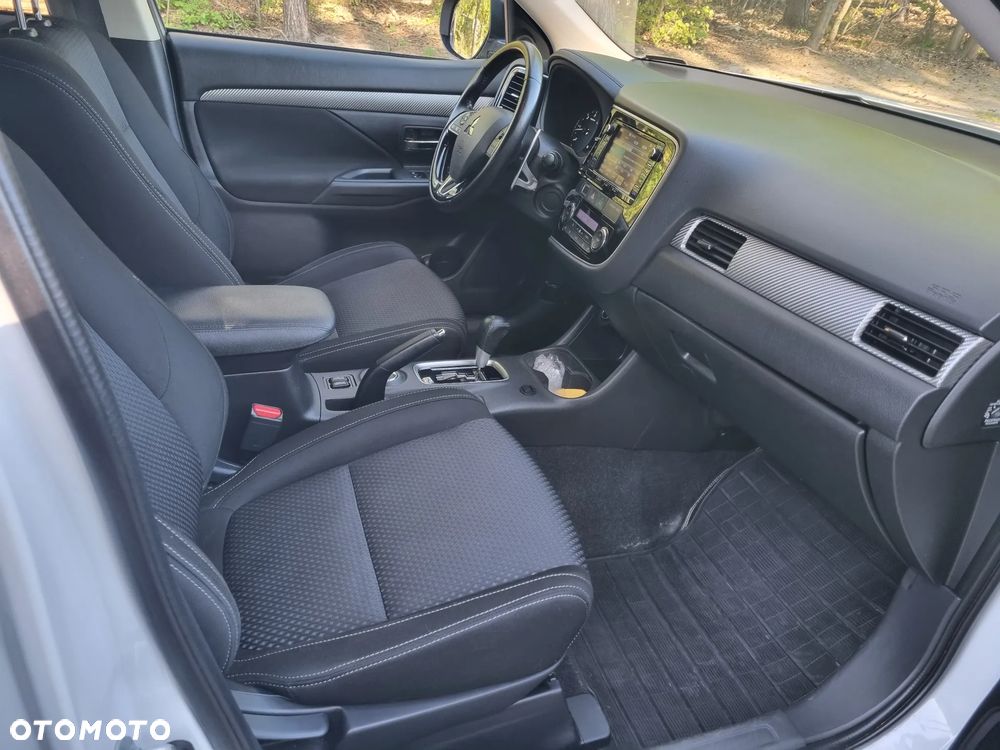 Mitsubishi Outlander 2.2 DI-D 4WD Automatik SUV-Star+ - 10