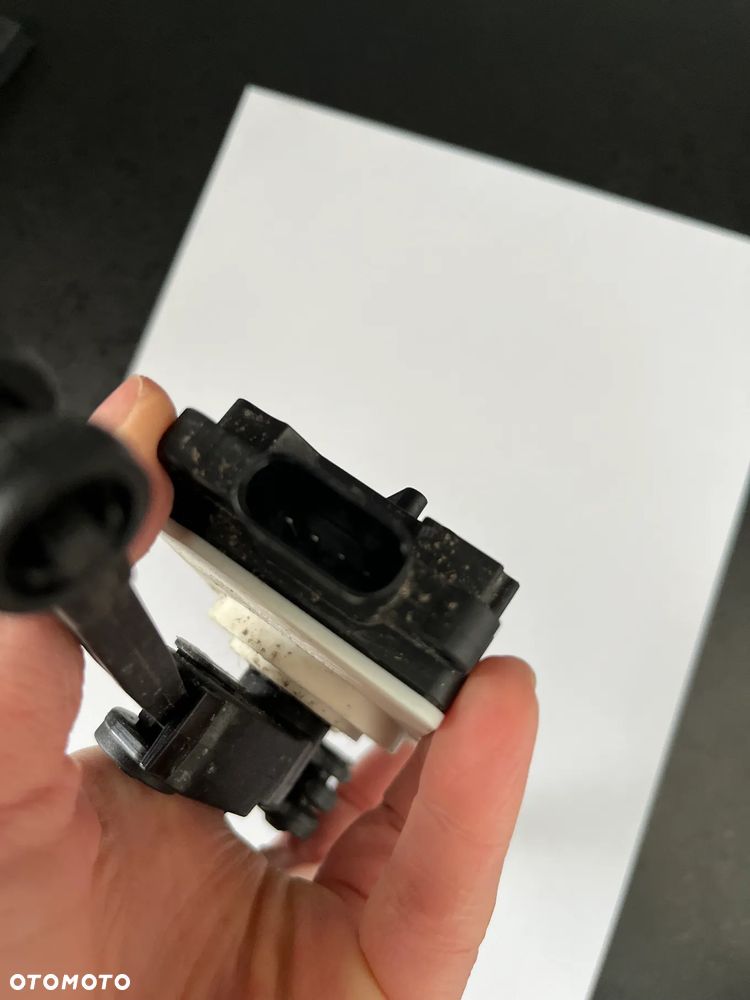 BMW 3 G01  Silnik deflektora powietrza chłodnicy 5811R1001 9881646 23045P01587 - 4