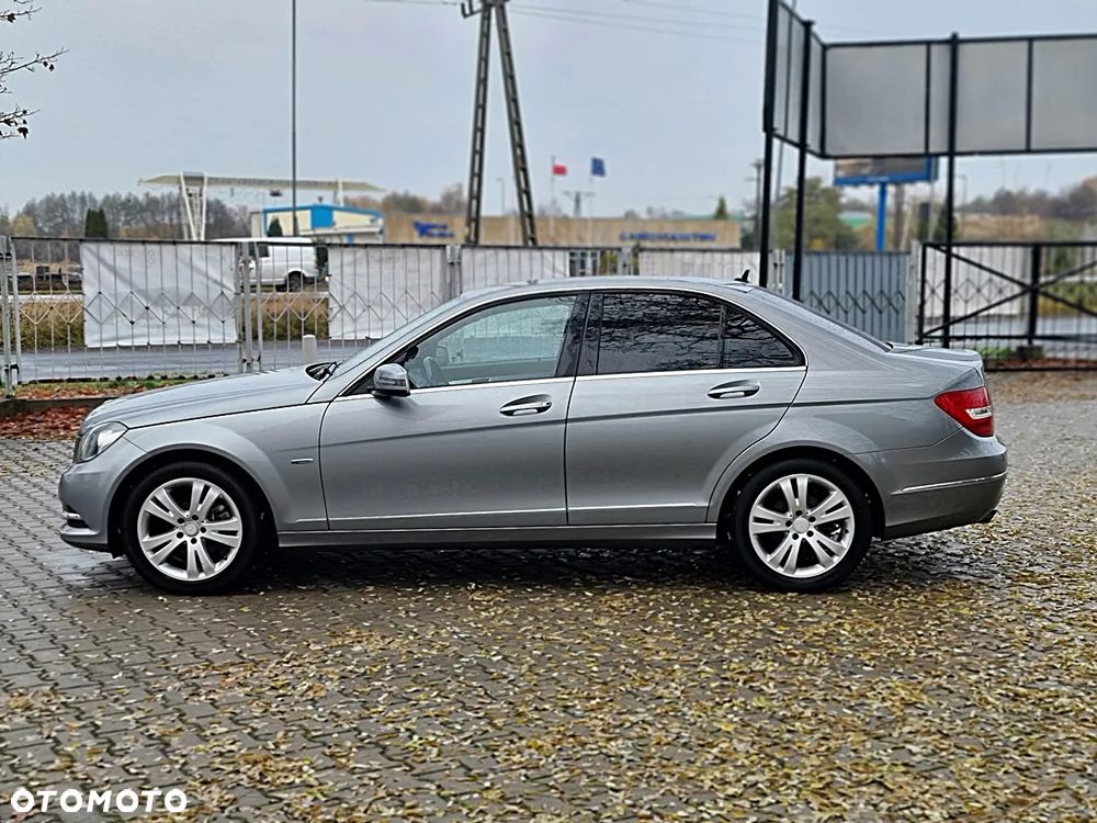 Mercedes-Benz Klasa C 180 CGI BlueEFFICIENCY Avantgarde - 2
