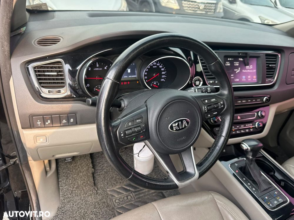 Kia Carnival - 8