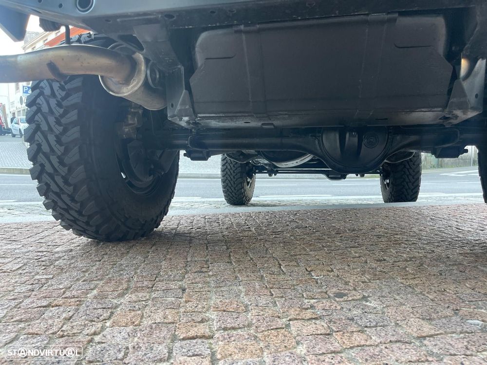 Land Rover Defender 90 2.5 TD5 Metal Top - 12