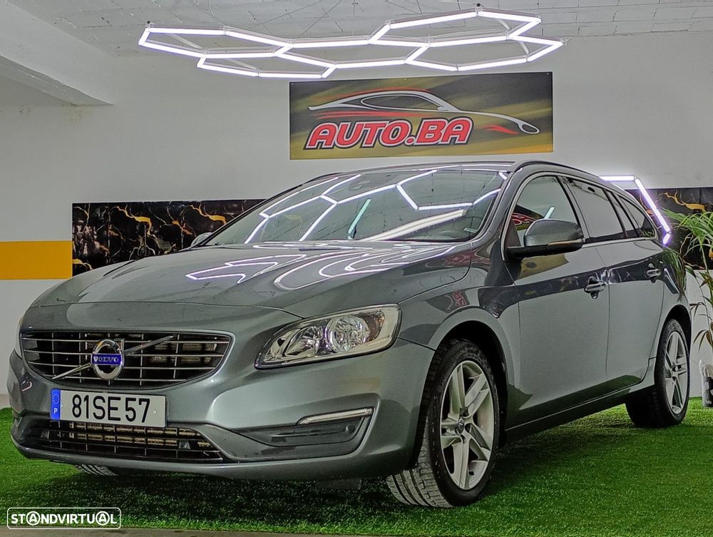Volvo V60 2.0 D2 R-Design Momentum - 1