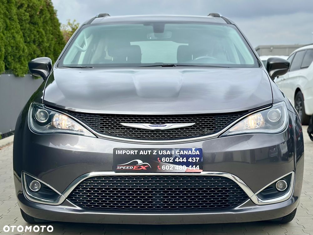 Chrysler Pacifica - 4