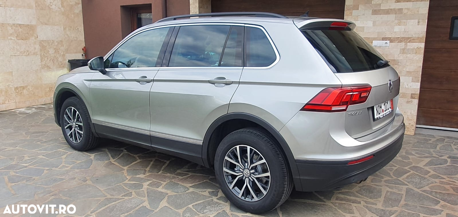 Volkswagen Tiguan - 12