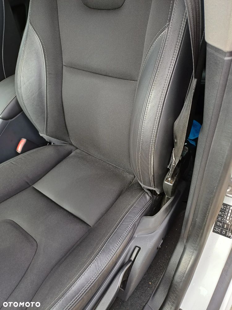 Volvo XC 60 D4 Drive-E Momentum - 10